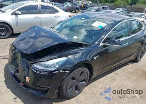 2018 Tesla Model 3 Long Range/Performance z USA, uszkodzony, nr VIN 5YJ3E1EBXJF118977